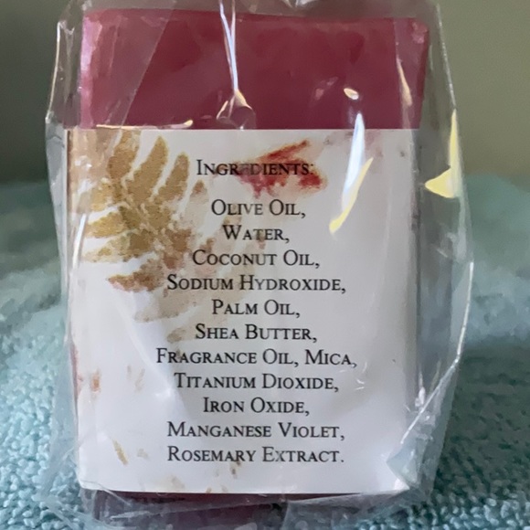 🛀 🍓 BATH & BODY WORKS SHOWER GEL AND SOAP 🛀🍓NWOT 🍓 - Picture 14 of 15